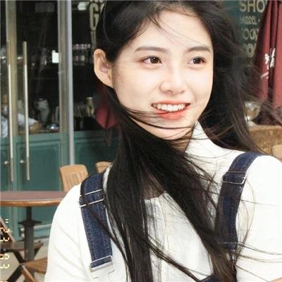 院子里的女人